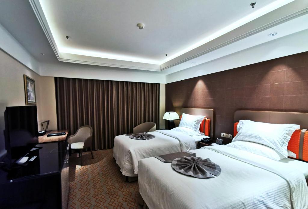 لابی و فضای عمومی Beijing Xixi Friendship Hotel is located on Xidan Commercial Street and close to Tiananmen Square and the Forbidden City - تصویر ۵
