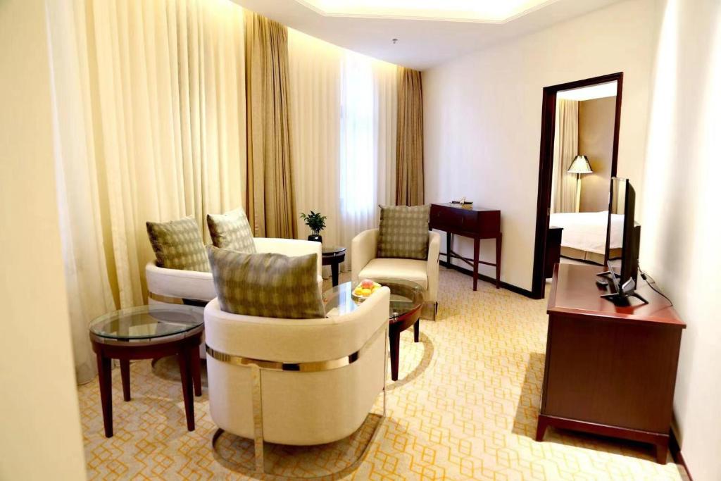 امکانات Beijing Xixi Friendship Hotel is located on Xidan Commercial Street and close to Tiananmen Square and the Forbidden City - تصویر ۴