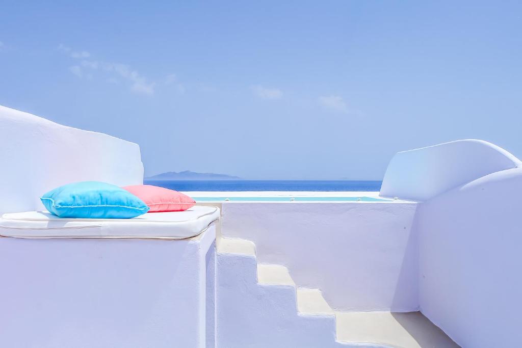 Blue Waves Suites & Apartments - 带有海景的热水浴缸的蜜月套房