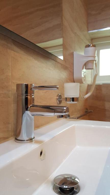 D Townhouse Boutique Suites - 12