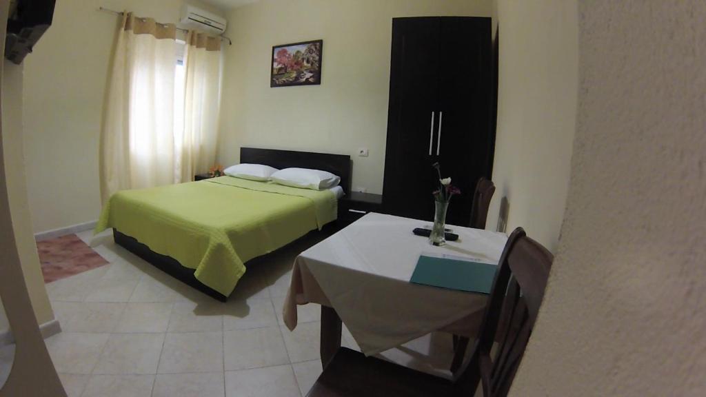 Postel nebo postele na pokoji v ubytování Hotel 4 Stinet