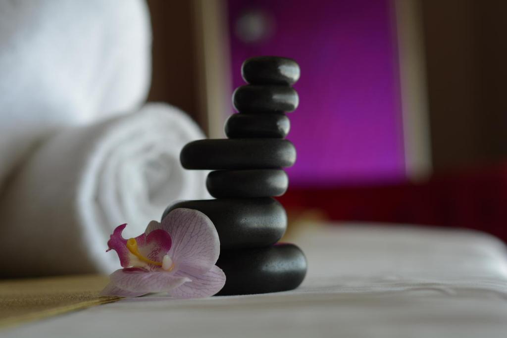 Postel nebo postele na pokoji v ubytování Adams Hotel