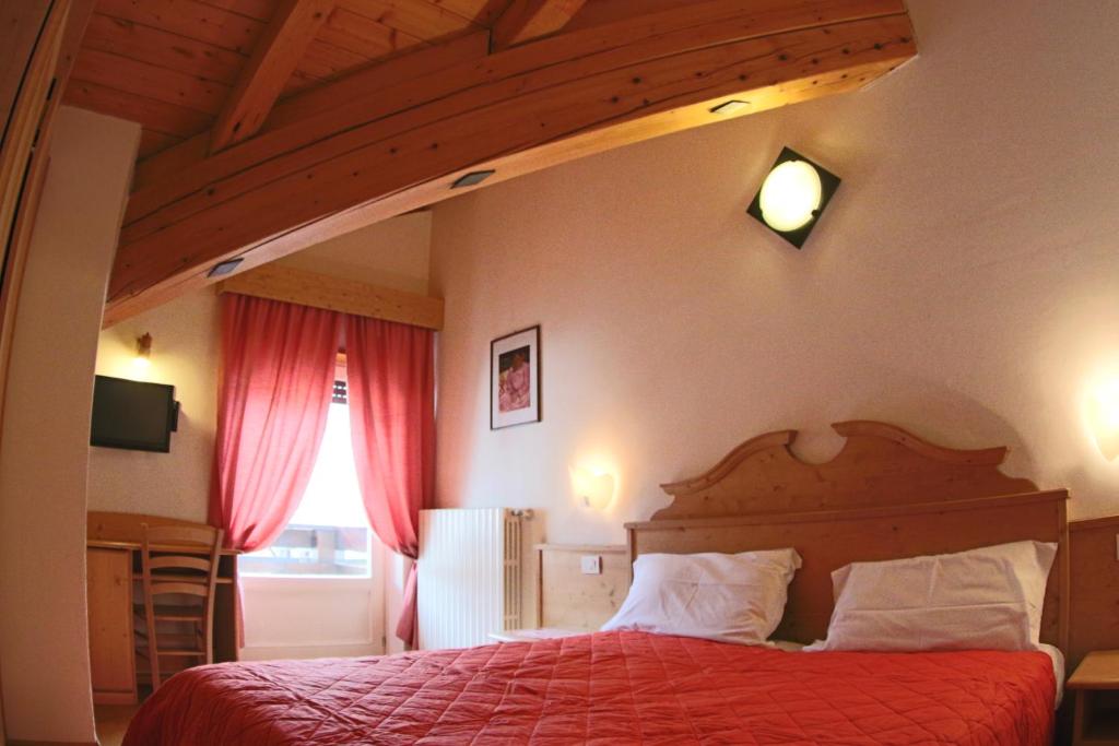 Postel nebo postele na pokoji v ubytování Liz Hotel & Apartments