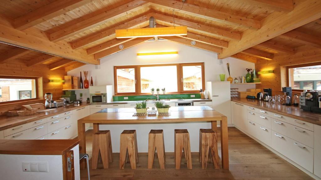 Kuchyň nebo kuchyňský kout v ubytování Alpin Chalet Filzmoos
