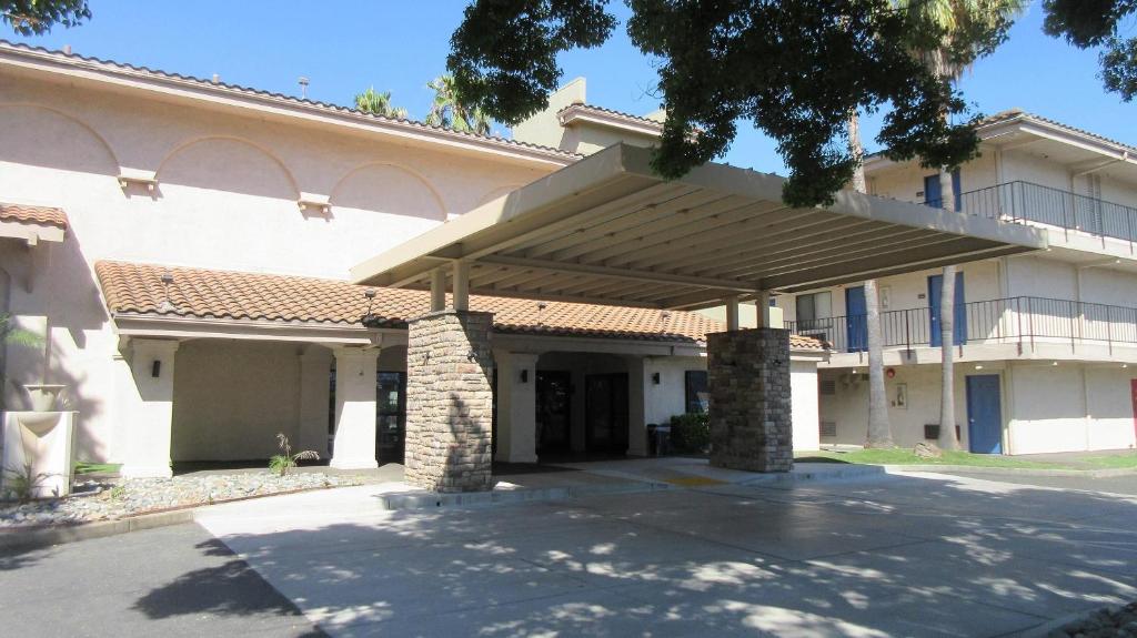 a building with a wooden awning in front of it at Rancho Cordova Inn in Rancho Cordova