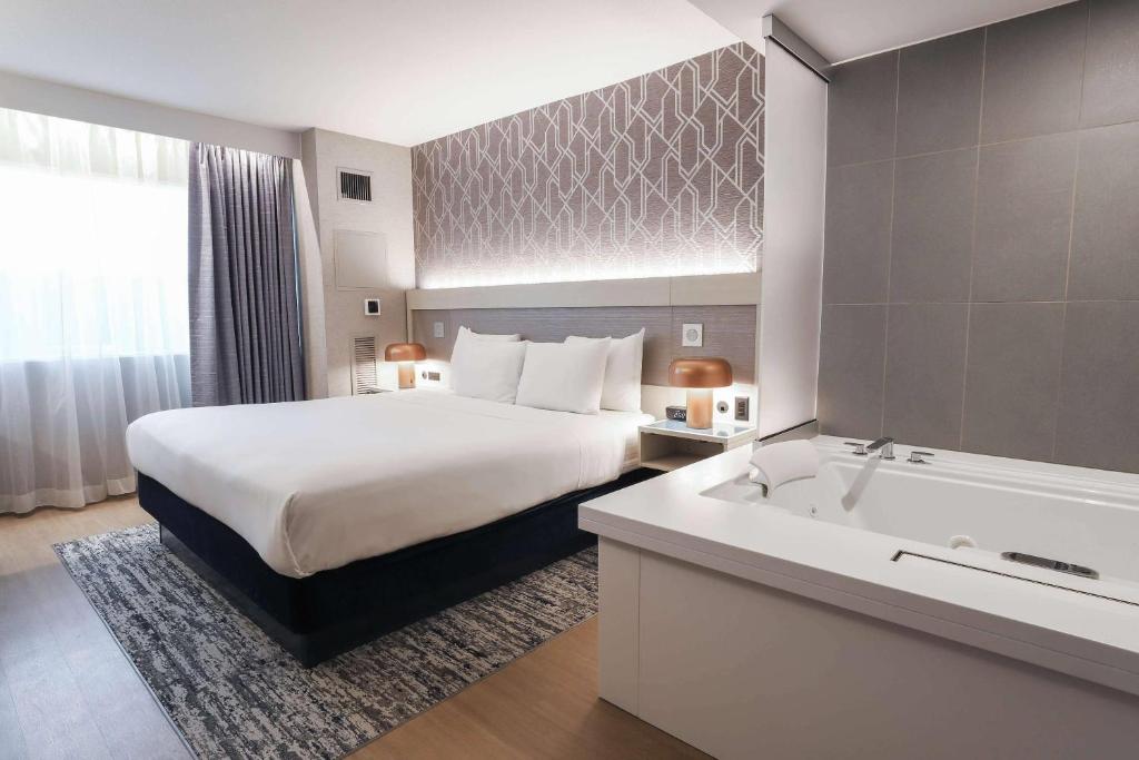 Radisson Plaza Hotel at Kalamazoo Center photo