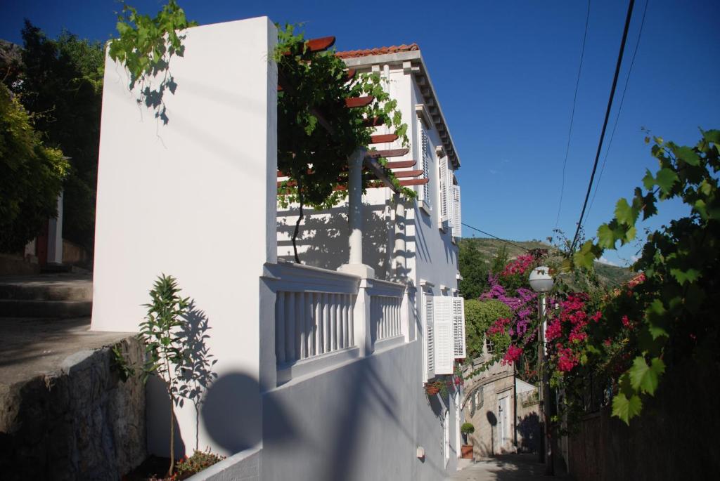 Budova, v ktorej sa vila nachádza