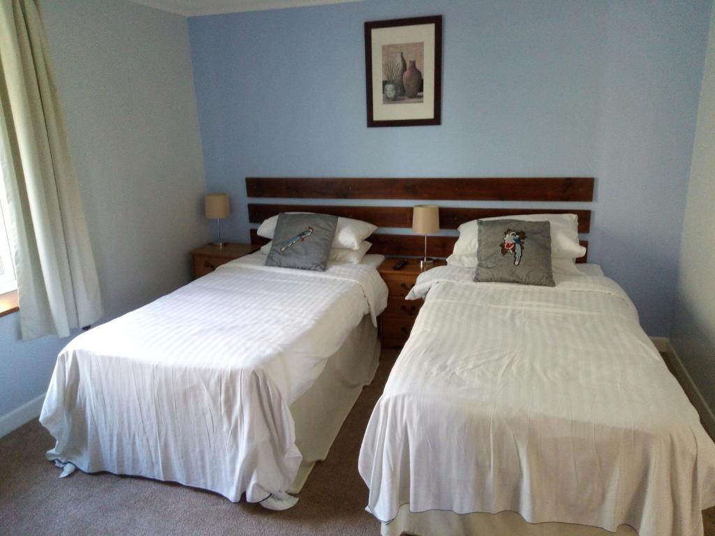 Bartles Lodge - Twin Room With Private Bathroom