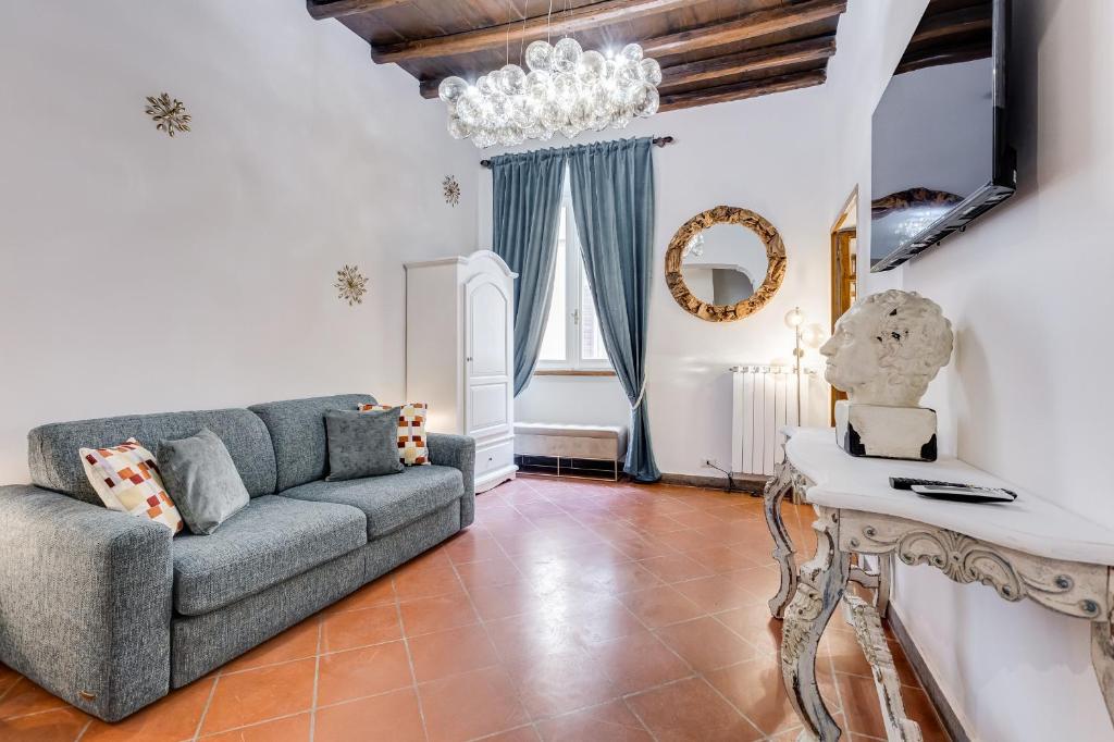 New Spanish Square - RomeDreamHome