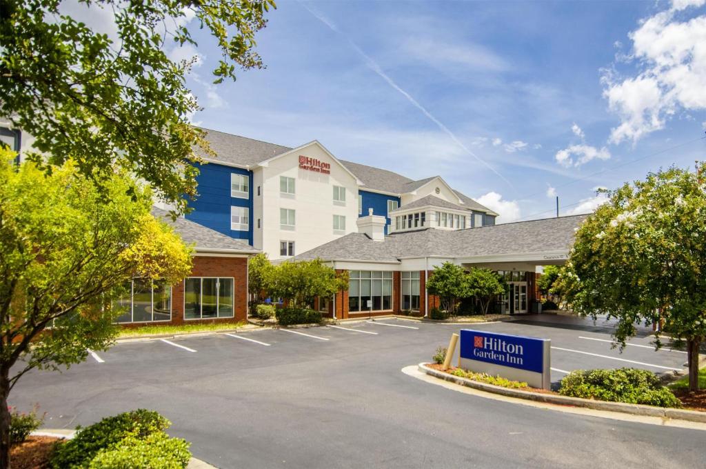 a rendering of a hotel with a parking lot at Hilton Garden Inn Hattiesburg in Hattiesburg