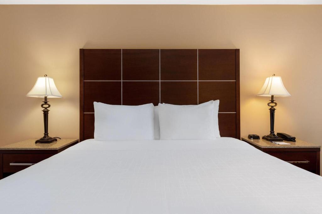 Wyndham Riverfront Hotel - Habitación Con Cama Extragrande - No Fumadores