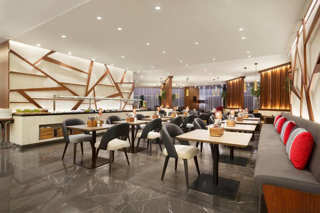 لابی و فضای عمومی TRYP by Wyndham Dubai - تصویر ۵