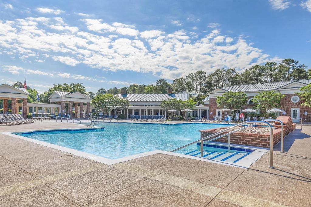 an image of a swimming pool at a resort at Hilton Vacation Club Greensprings Williamsburg in Williamsburg