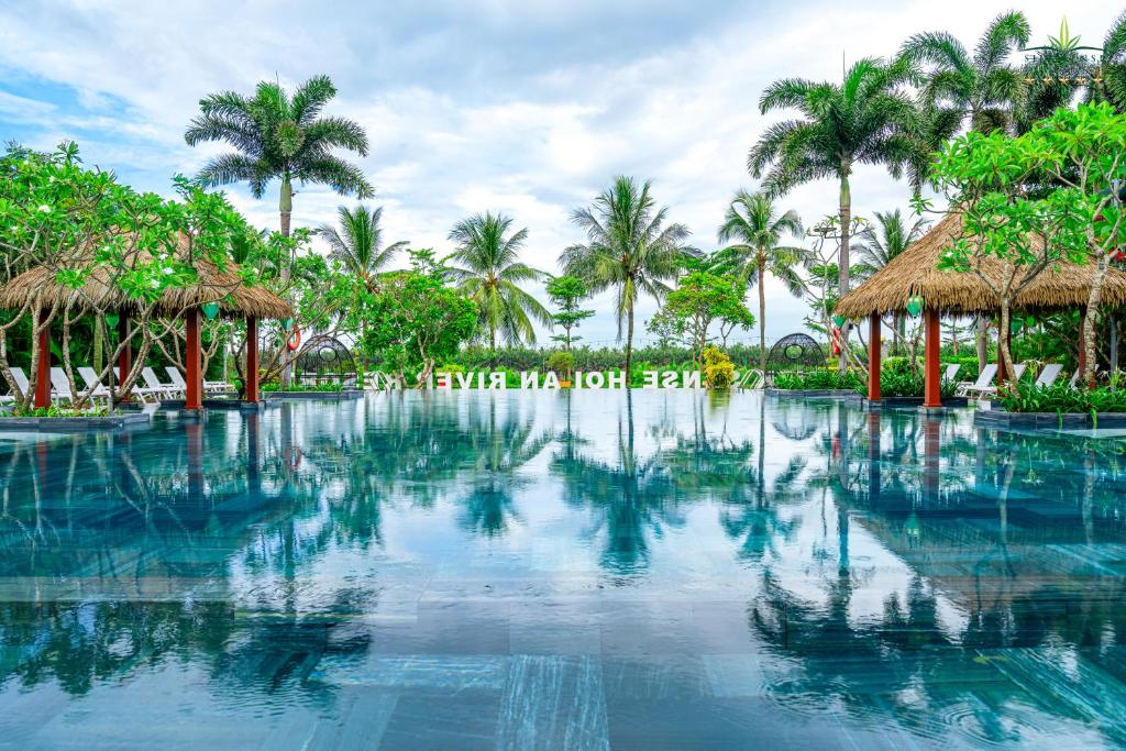 Không gian rộng rãi,có hồ bơi,hòa hợp với thiên nhiên tại Silk Sense Hoi An River Resort 