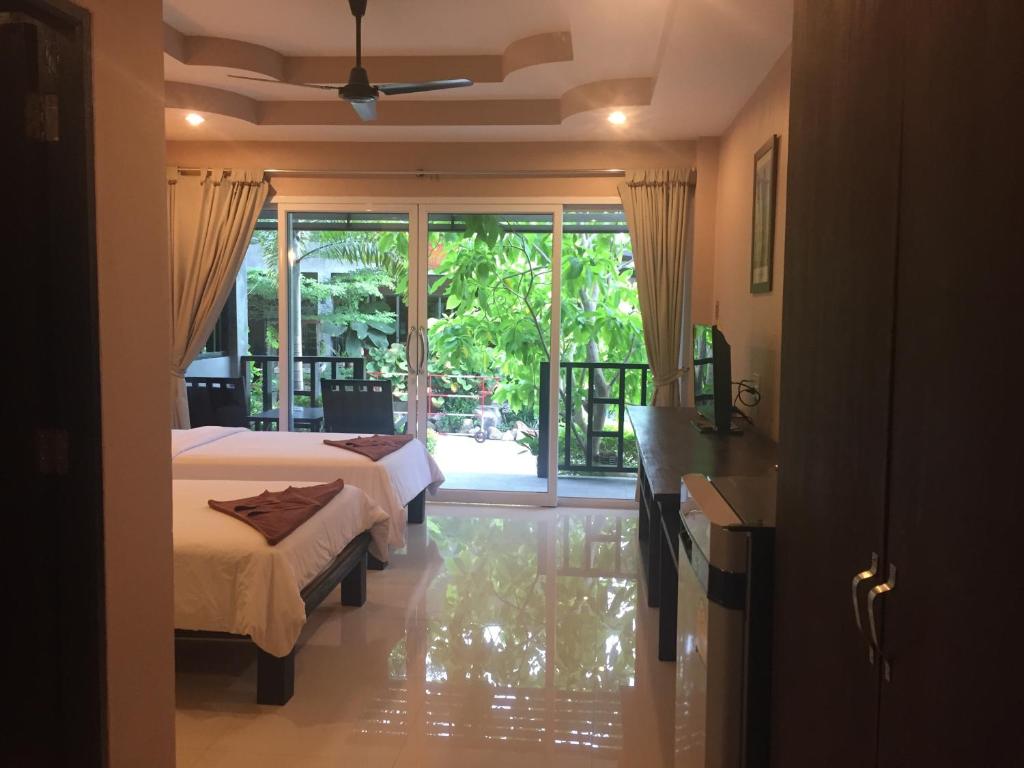 Letto o letti in una camera di Baan Suan Ta Hotel