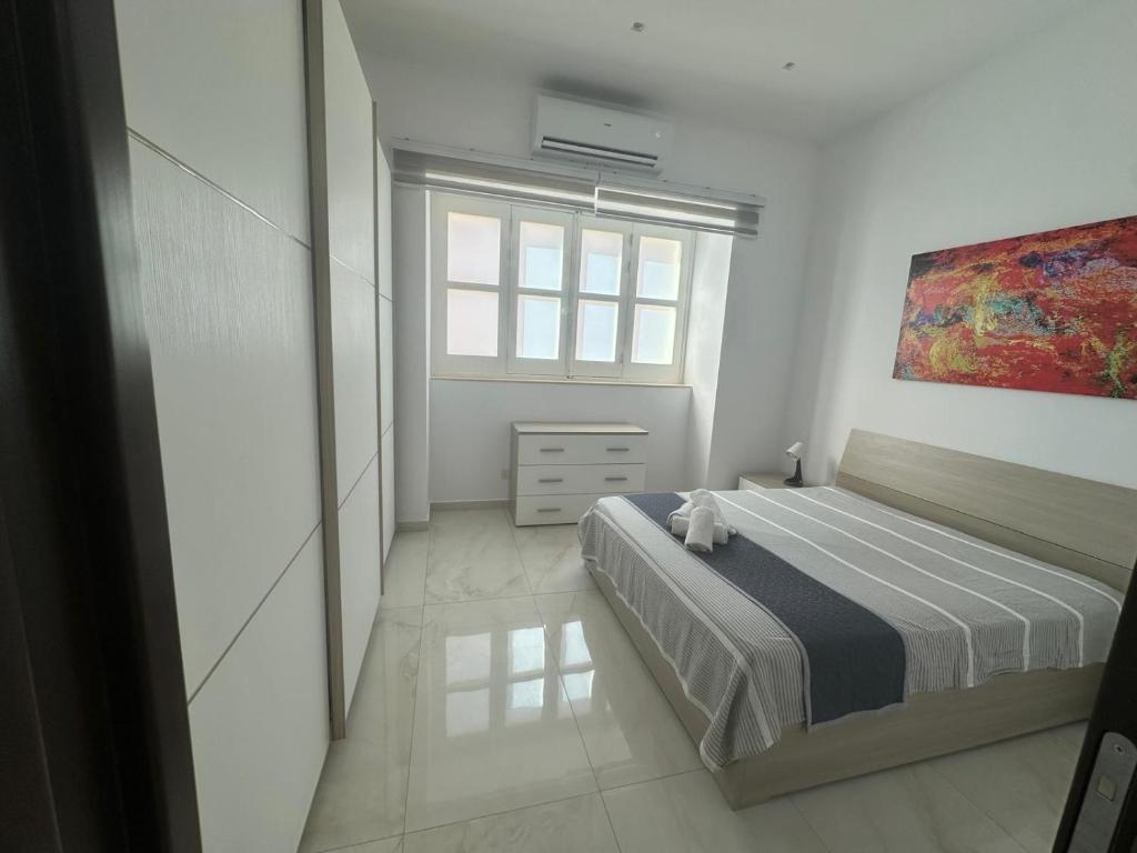 Postel nebo postele na pokoji v ubytování Central Bedroom Sliema