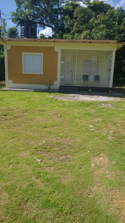 El edificio en el que está el departamento