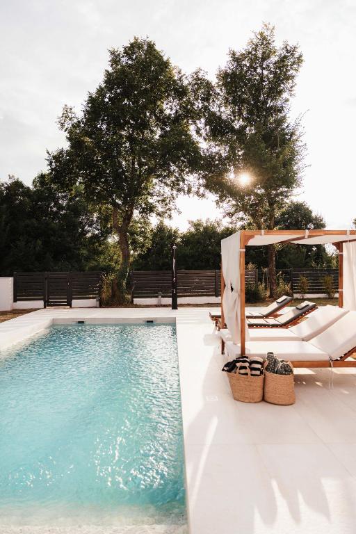 a swimming pool with a table and chairs next to it at Villa Vicenta in Svetvinčenat