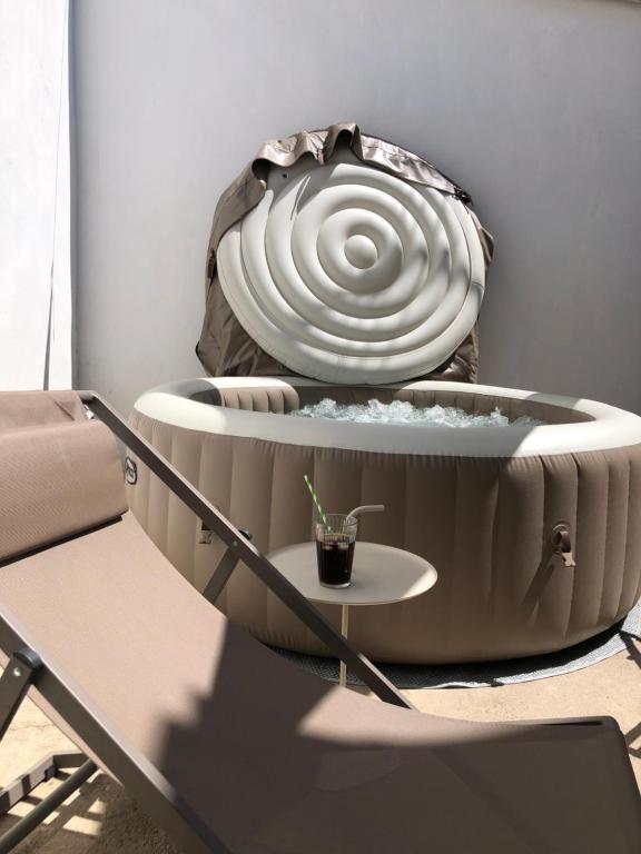 Spacious and cosy - village house休息區