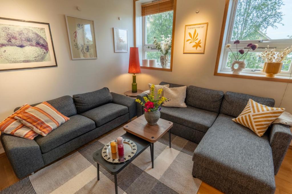 Posezení v ubytování Tromsø Town and Nature 2 bedroom apt