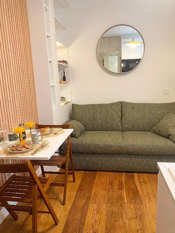 Χώρος καθιστικού στο Cocon Chic - Pont Cardinet- Design & Sérénité