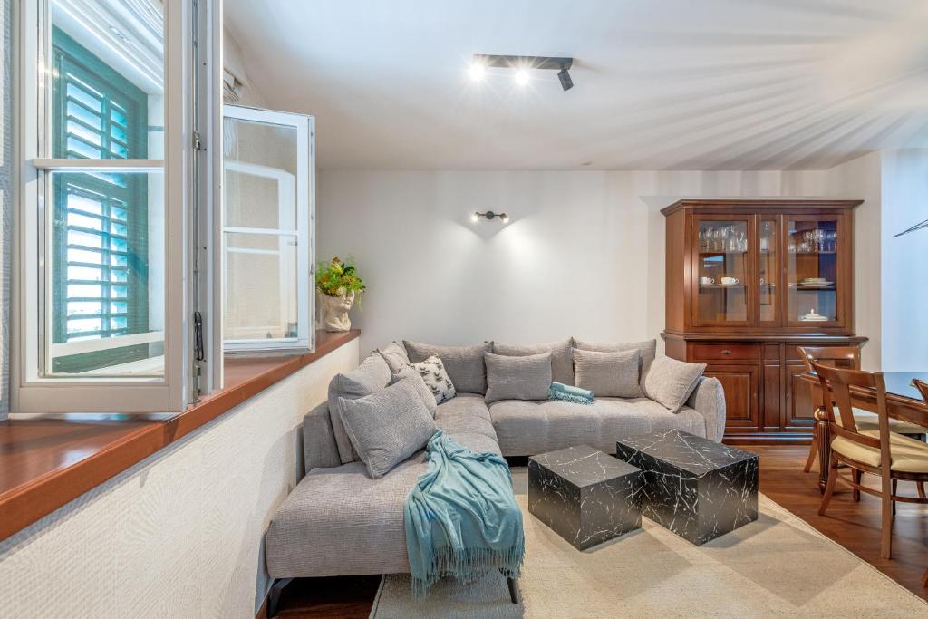 MAJESTIC 3-Bedroom Luxury Apartment