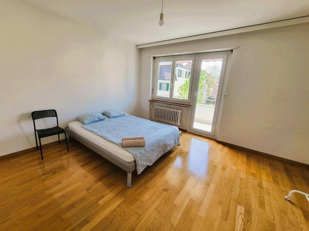 Gallery image of 5 Bedroom City Center Apartment with Balcony Dorf - Self Checkin in Zürich