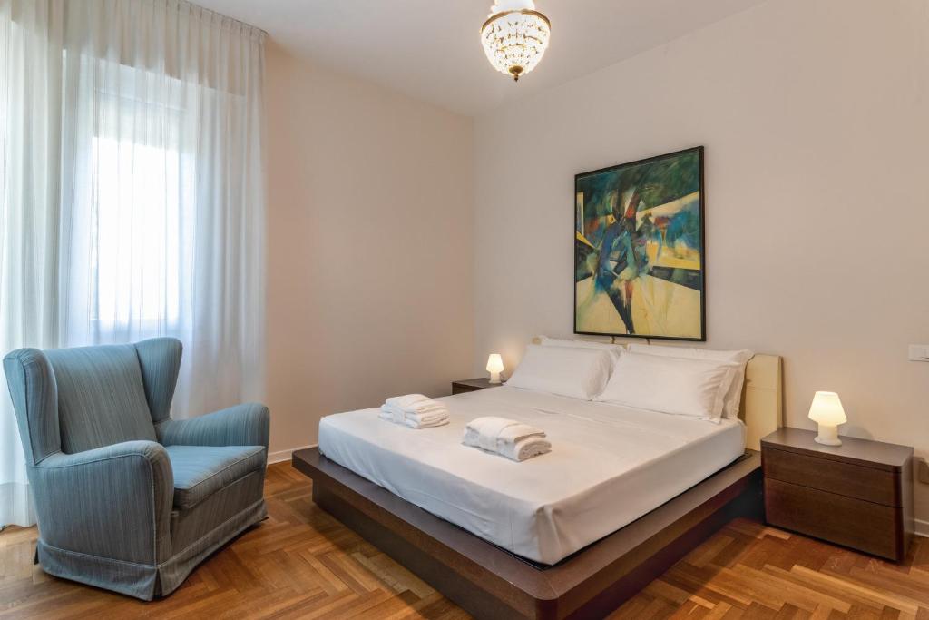 Giulio Apartment-Train Station - Housity