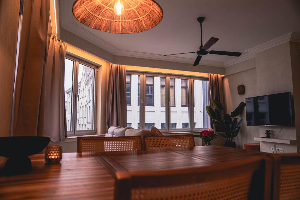 Japandi Lofts - 2 Bedrooms at old city of Antwerp - Resim 11