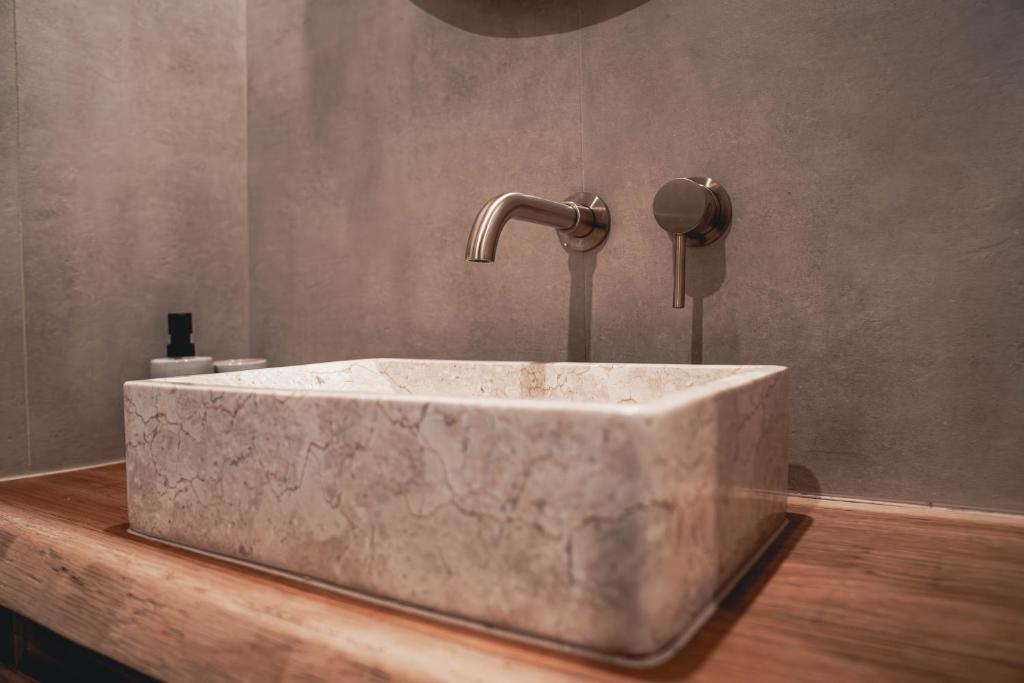 Japandi Lofts - 2 Bedrooms at old city of Antwerp - Resim 3