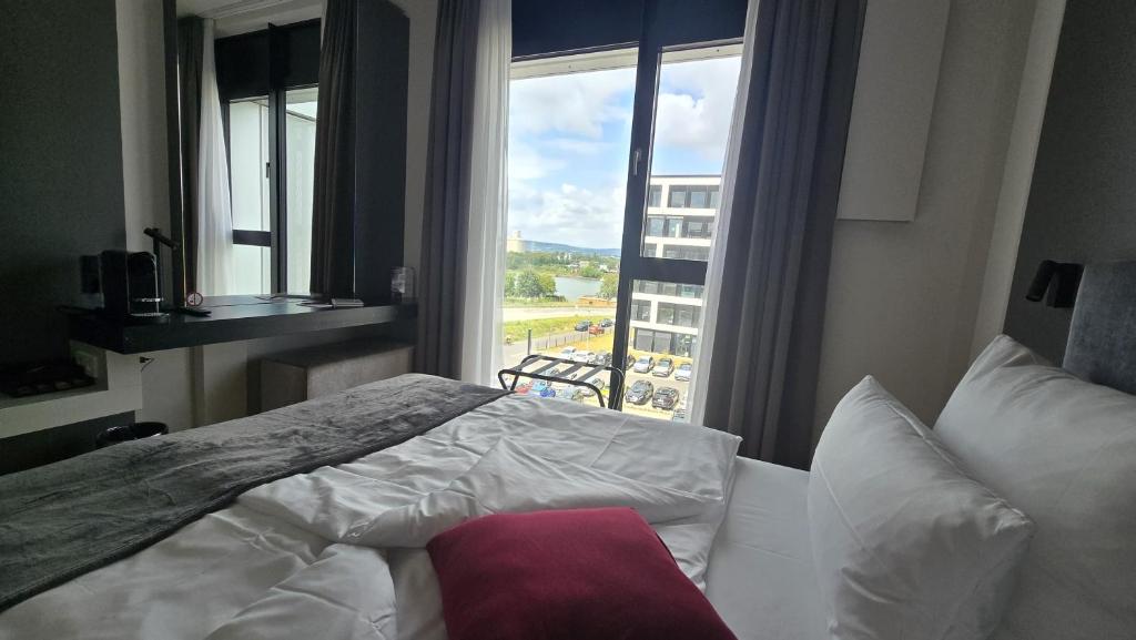 Frames Hotel GmbH - Deluxe Double Room