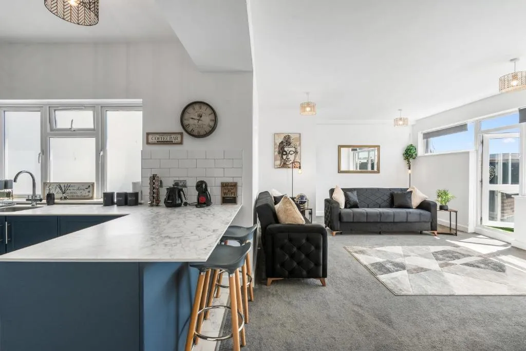 Clarence Square 2 Bedroom Central