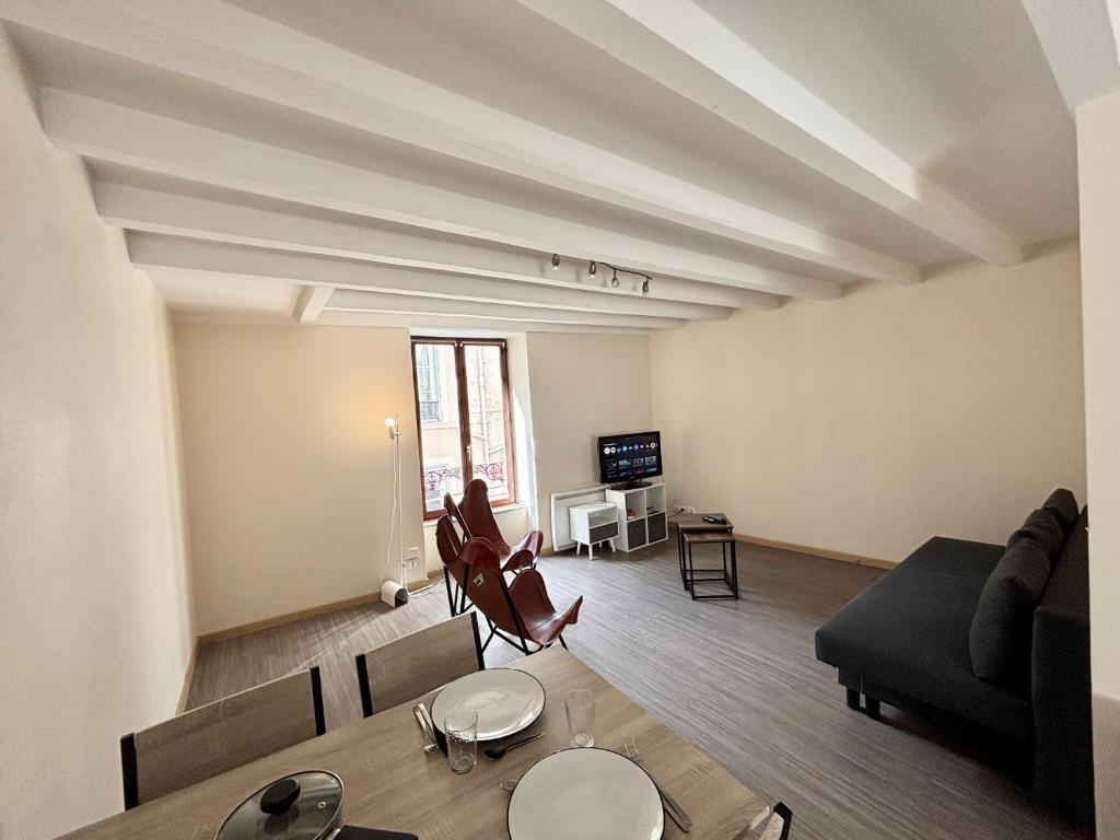 Μια τηλεόραση ή/και κέντρο ψυχαγωγίας στο Charmant T2 au cœur de la ville