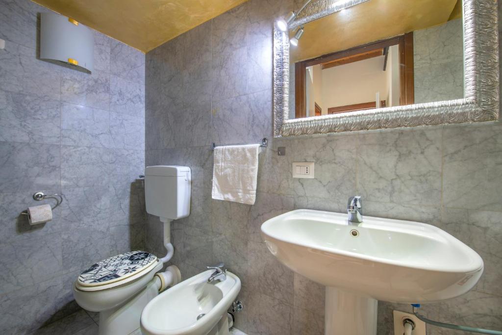 Arena Suite Mazzini Luxury Apartament - Resim 41