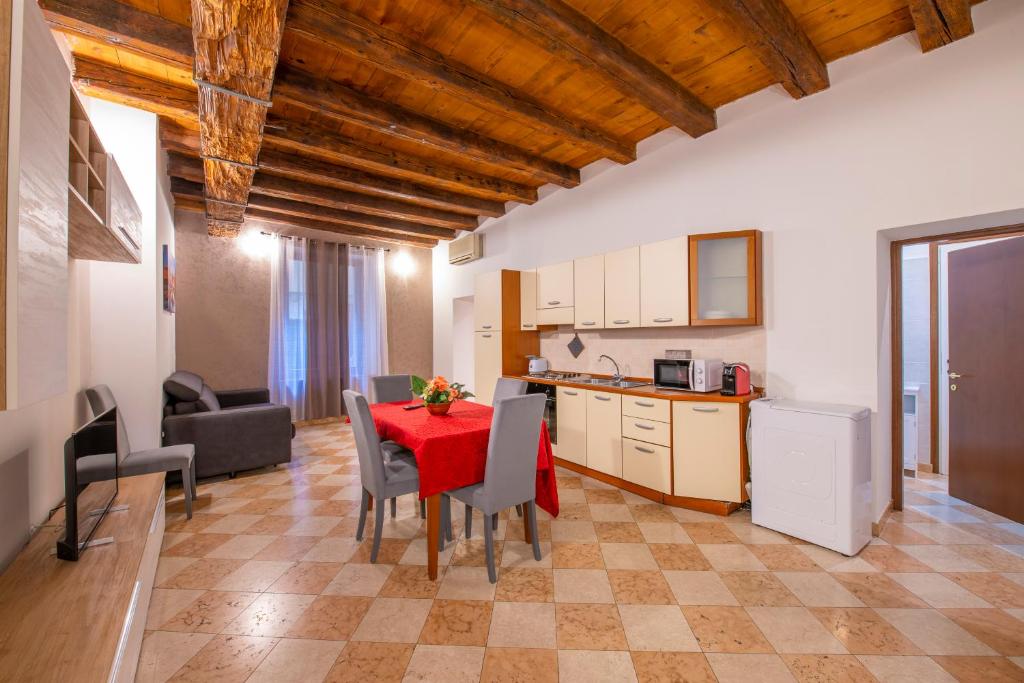 Arena Suite Mazzini Luxury Apartament - Resim 4