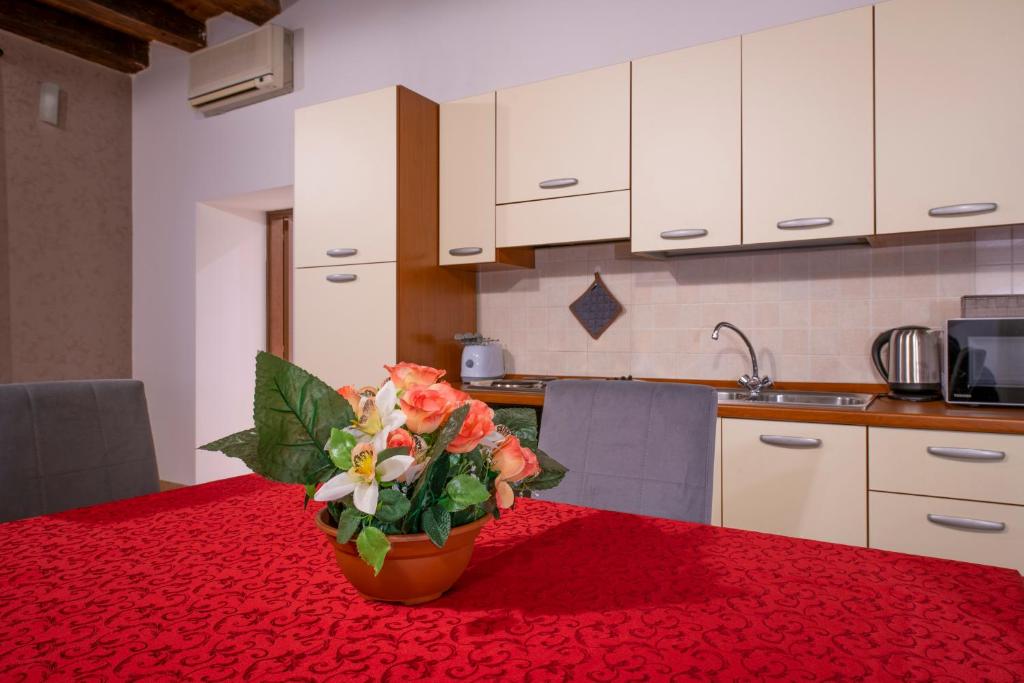 Arena Suite Mazzini Luxury Apartament - Resim 26