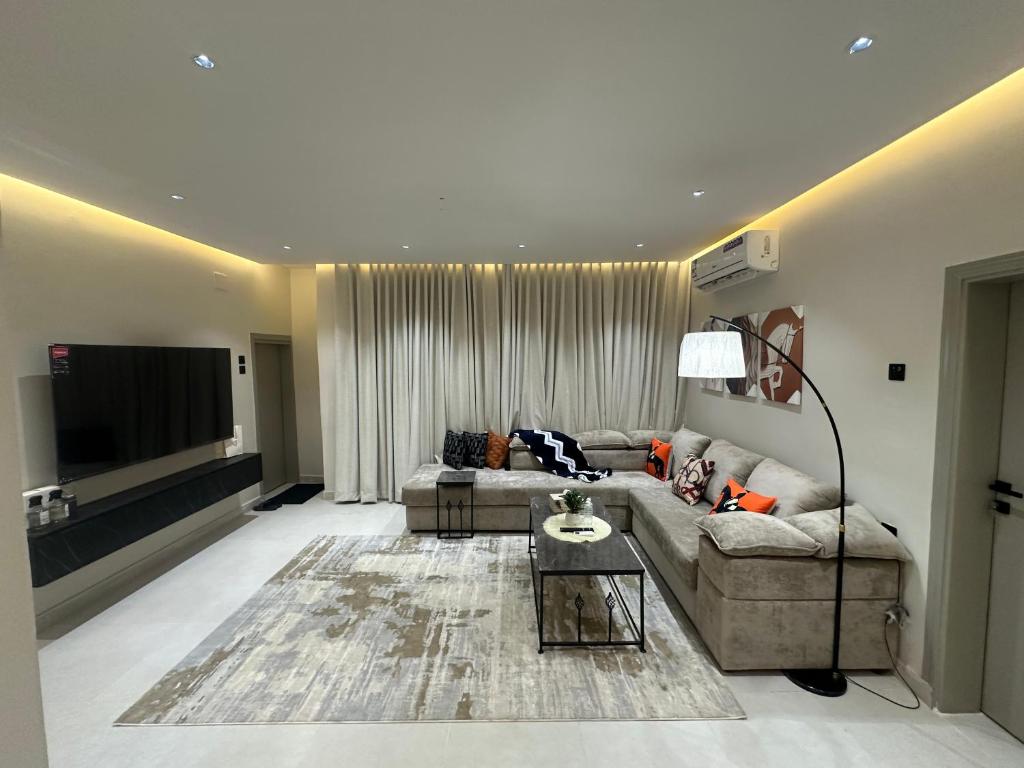 Μια τηλεόραση ή/και κέντρο ψυχαγωγίας στο شقة فاخرة مودرن