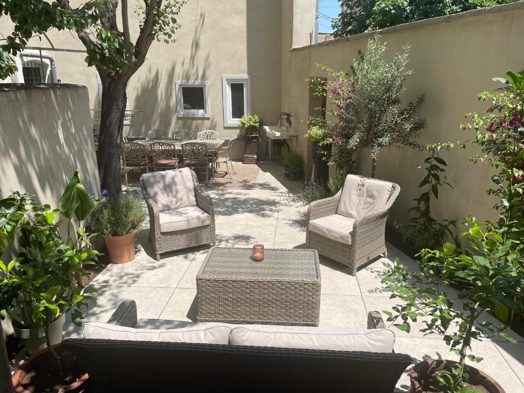a patio with chairs and a couch and a table at Maison du canal du midi in Carcassonne