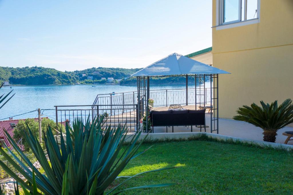 a gazebo with a view of the water at Apartments Hari in Supetarska Draga