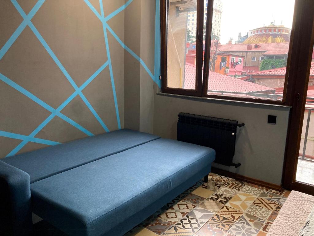 لابی و فضای عمومی Barney's apartment - تصویر ۵
