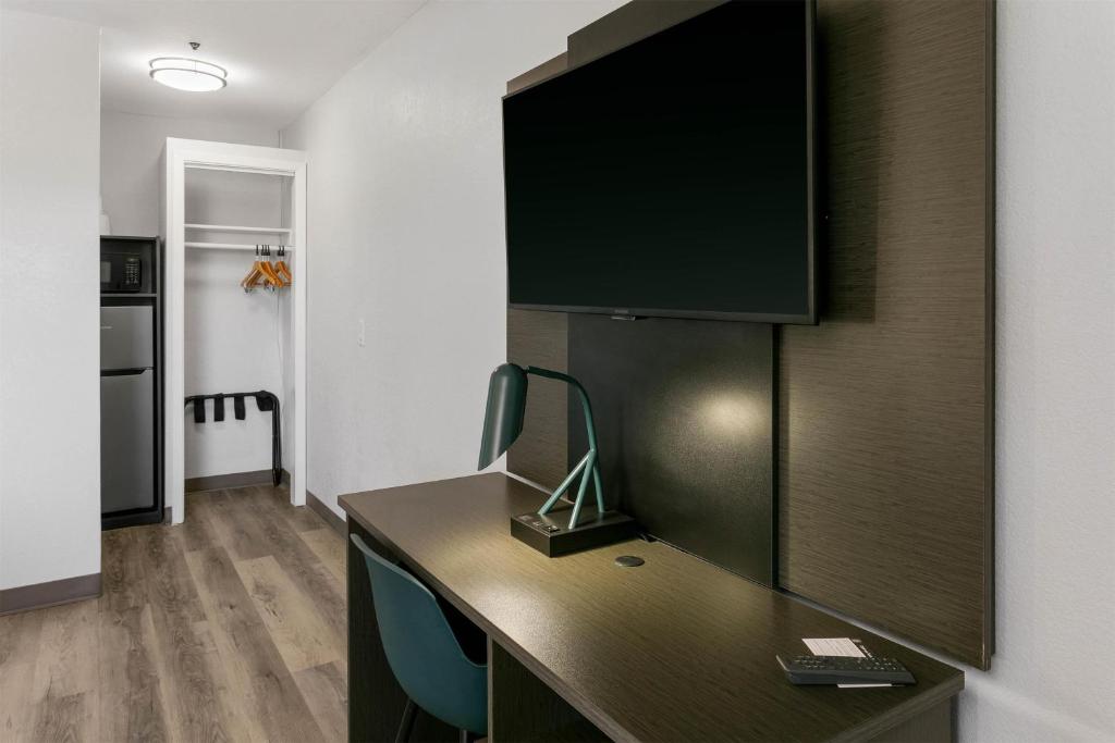 Motel 6 Tempe, AZ Elliot Road photo