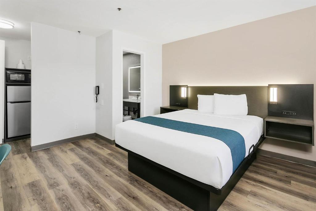 Motel 6 Tempe, AZ Elliot Road photo