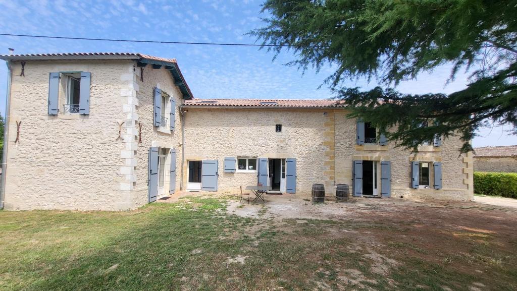 Fotografie z fotogalerie ubytování Villa de charme rénovée Périgord pourpre v destinaci Montcaret