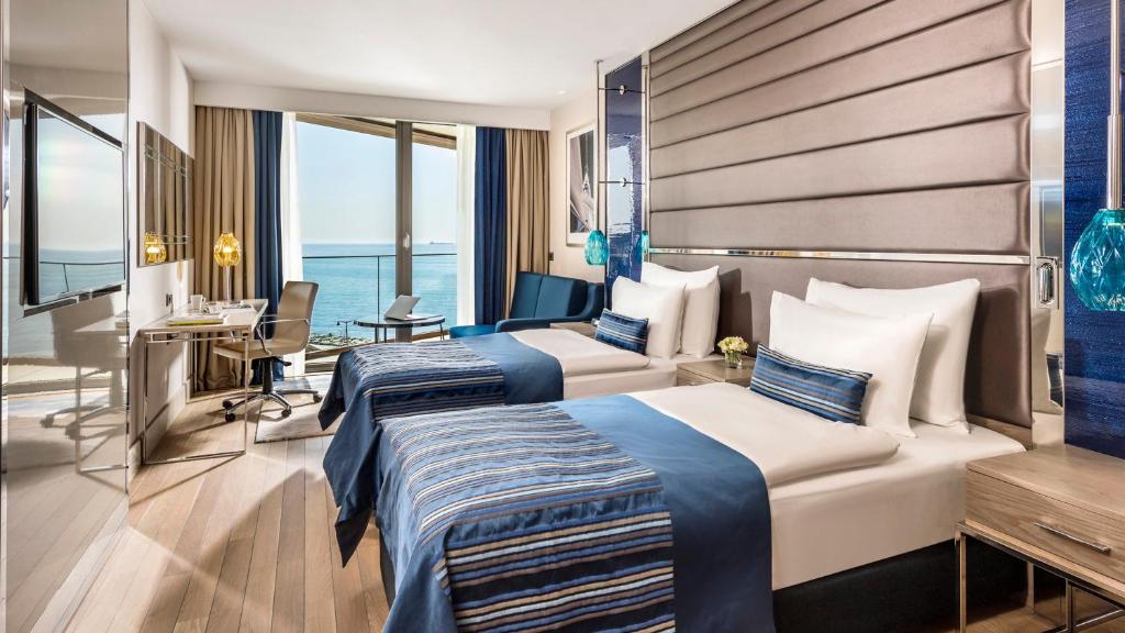 Crowne Plaza Florya Istanbul by IHG - Premium Twin Room With Sofa Bed And Side Sea View