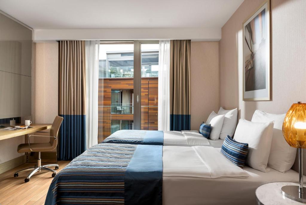 Crowne Plaza Florya Istanbul by IHG - Junior Suite With One King Bed And Two Single Beds