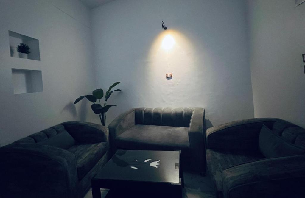 Posezení v ubytování Neat & Modern Studio 2Mins Pyramids - Royal desert Inn