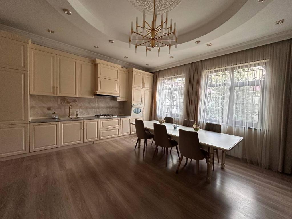 Foto dalla galleria di Sunshine Cottage a Tashkent