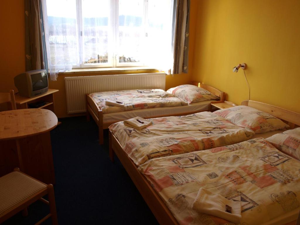 Postel nebo postele na pokoji v ubytování Penzion u Kukačků