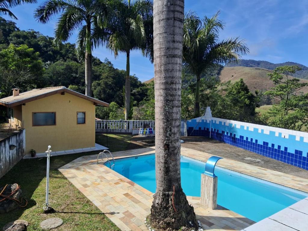 Kolam renang di atau dekat dengan Chácara Recanto das Montanhas