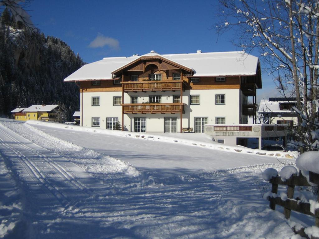 Appartementhaus Elmo Viehhauser KG during the winter